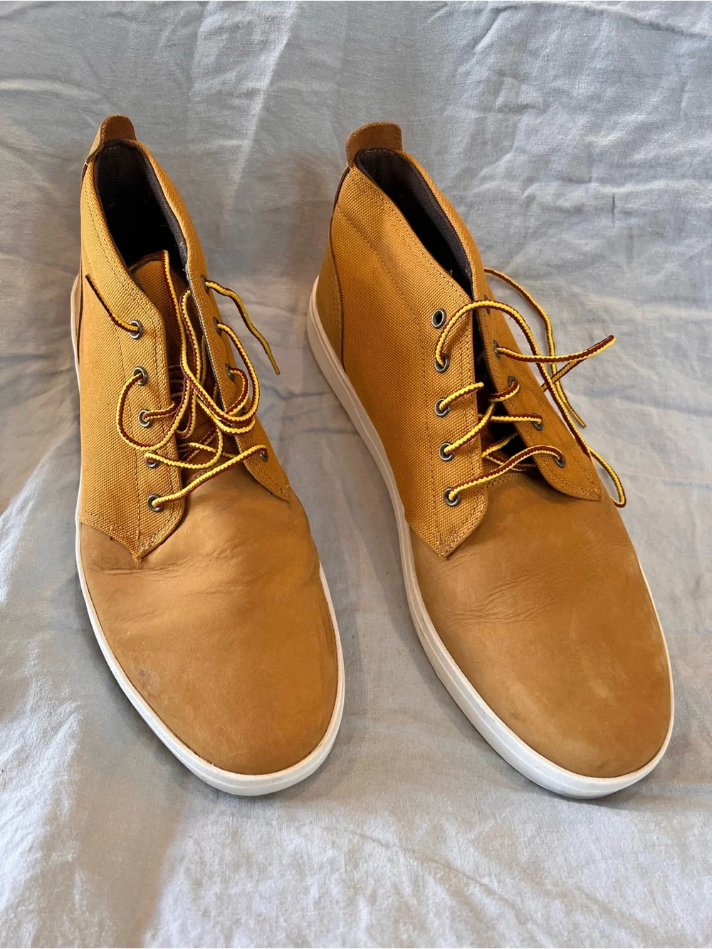 Timberland Wheat Leather Chukka Boots in Tan